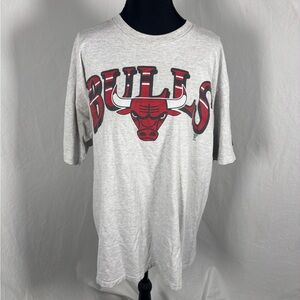 VINTAGE 1990s Bulls Starter Shirt